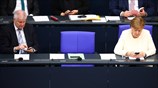 «Τα βρήκαν» Μέρκελ- Ζεεχόφερ