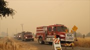 ΗΠΑ: Τεράστια πυρκαγιά απειλεί κατοικίες στην Καλιφόρνια