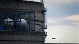 Drone με τη μορφή του Σούπερμαν πάνω σε πυρηνικό σταθμό