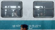 Σε εμπορικά τρένα με κίνδυνο της ζωής τους πρόσφυγες φτάνουν στη Γερμανία