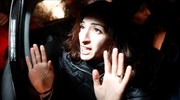 Τουρκία: Δικαστήριο ήρε την απαγόρευση εξόδου σε Γερμανίδα δημοσιογράφο τουρκικής καταγωγής