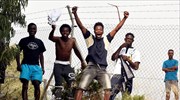 Ισπανία: 116 μετανάστες μπήκαν στη Θέουτα, σκαρφαλώνοντας συρματόπλεγμα ύψους 6 μέτρων