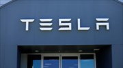 Tesla: Ηχηρές παραιτήσεις στελεχών και βουτιά της μετοχής