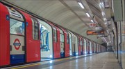 Λονδίνο: Πέρασε από πάνω τους ο συρμός του μετρό και βγήκαν άθικτοι