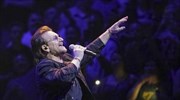 Ειρωνικός ναζιστικός χαιρετισμός του Bono σε συναυλία στο Παρίσι
