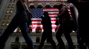 Δημοσκόπηση Reuters: O εμπορικός πόλεμος βλάπτει σοβαρά την υγεία της αμερικανικής οικονομίας