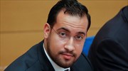 Σέλφι του Μπεναλά με όπλο δημιουργεί ξανά προβλήματα στον Μακρόν