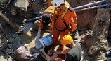 Ψάχνοντας για επιζώντες στην Ινδονησία