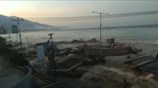 Νέο συγκλονιστικό βίντεο από την στιγμή που «χτυπά» το τσουνάμι