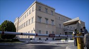 Εισβολή αυτοκινήτου στο προαύλιο της Βουλής έπειτα από καταδίωξη