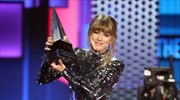 Τέιλορ Σουίφτ: «Βασίλισσα» των American Music Awards