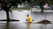 Νεκροί και εγκλωβισμένοι από τις πλημμύρες στη νότια Γαλλία