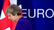 Brexit: Η Ε.Ε. θα βοηθήσει τη Μέι να «πουλήσει» τη συμφωνία στη Βουλή