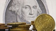 Ευρώ και γουάν «οδηγούν» το δολάριο σε υψηλό 2,5 μηνών