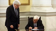 Πρ. Παυλόπουλος: Υπέγραψε την πρώτη Κάρτα Δωρητή Οργάνων και Ιστών