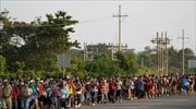Μεξικό: Συνεχίζουν την πορεία τους προς ΗΠΑ δύο καραβάνια μεταναστών