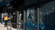 Επίθεση με βαριοπούλες και μπογιές σε τράπεζα στου Ζωγράφου