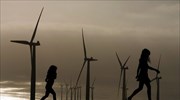 Ην. Βασίλειο: Η ικανότητα παραγωγής ανανεώσιμης ενέργειας ξεπερνά για πρώτη φορά τα ορυκτά καύσιμα
