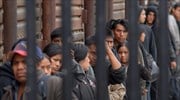 Καραβάνι: Άφιξη των πρώτων μεταναστών στα σύνορα ΗΠΑ - Μεξικού
