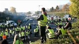 Γαλλία: Τα κίτρινα γιλέκα που «πληγώνουν» τον Μακρόν