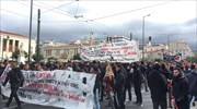 Μικροένταση στη μαθητική πορεία στο κέντρο της Αθήνας