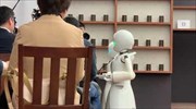 Ρομποτικοί σερβιτόροι για άτομα με αναπηρίες σε ιαπωνική καφετέρια