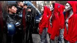 Κίτρινα Γιλέκα: Ένταση και προσαγωγές στο Παρίσι
