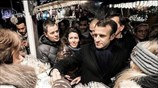 Ο Εμανουέλ Μακρόν στον τόπο του μακελειού στο Στρασβούργο