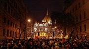 Χιλιάδες Ούγγροι αντιδρούν στον νέο εργατικό νόμο του Όρμπαν