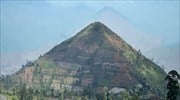 Επιστήμονες υποστηρίζουν ότι στην Ιάβα υπάρχει η αρχαιότερη πυραμίδα στον κόσμο