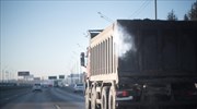 Ε.Ε.: Συμφωνία μείωσης 30% των εκπομπών διοξειδίου του άνθρακα από τα φορτηγά
