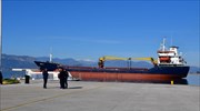 Φορτηγό πλοίο προσάραξε στο λιμάνι του Ναυπλίου