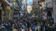 Σε εορταστικό κλίμα η κίνηση στην αγορά της Αθήνας