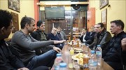 Κ. Μητσοτάκης: Συζήτησε σε καφενείο με πρώην χρήστες ναρκωτικών