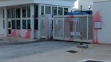 Επίθεση με μπογιές του Ρουβίκωνα στην αμερικανική πρεσβεία