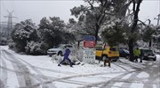Χιονίζει στη βόρεια Αττική - Έκτακτα μέτρα της τροχαίας