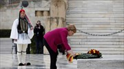 Στεφάνι στο Μνημείο του Αγνώστου Στρατιώτη κατέθεσε η Μέρκελ