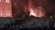 Ένταση έξω από τη Βουλή