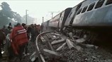 Ινδία: Νεκροί και τραυματίες από εκτροχιασμό τρένου