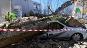 Γκάζι: Εγκαταλελειμμένο σπίτι καταπλάκωσε δύο αυτοκίνητα