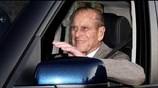 Ο πρίγκιπας Φίλιππος παρέδωσε το δίπλωμα οδήγησης