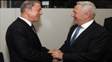 Χωρίς στρατιωτικές στολές η συνάντηση Αποστολάκη - Ακάρ