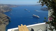 Εφοπλιστές κρουαζιερόπλοιων: Στη Σαντορίνη για μέτρα εν όψει της νέας τουριστικής σεζόν
