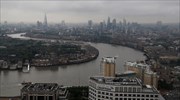 Λονδίνο: Ρίχνει τον πήχη για την ανάπτυξη, προειδοποιεί για συνέπειες του no deal