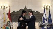 Τσίπρας-Μοράλες: «Όχι» σε εξωτερικές παρεμβάσεις στη Βενεζουέλα