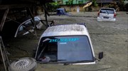 Δεκάδες νεκροί και χιλιάδες εκτοπισμένοι από τις πλημμύρες στην Ινδονησία