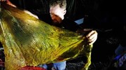 Φιλιππίνες: Ξεβράστηκε φάλαινα με 40 κιλά πλαστικές σακούλες στο στομάχι της