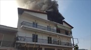 Γρεβενά: Σε εξέλιξη φωτιά σε διώροφη κατοικία