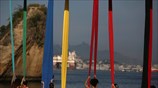 Aerial yoga στην παραλία