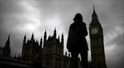 Βρετανία: Φόβοι διάσπασης Συντηρητικών και Εργατικών